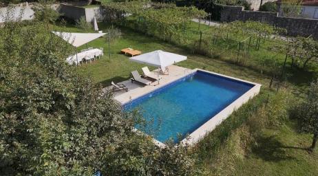 Zemljište od 1300 m² sa bazenom na prodaju u Podgorici, Mareza