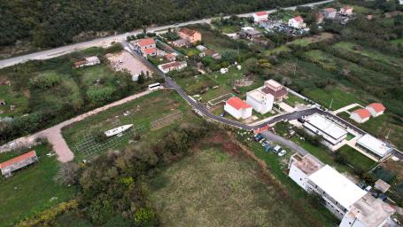 Urbanizovan Plac 8.622m2 na Magistralnom Putu Budva-Tivat (Kovačko Polje)