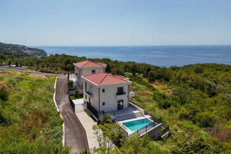 Budva, Reževići – Dve Nove Luksuzna Vila sa Pogledom na More i Bazenom