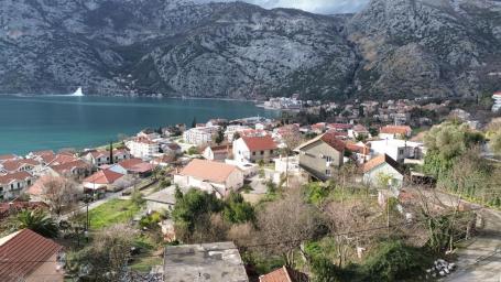 Urbanizovan plac 425 m² sa pogledom na more, 200 m od obale - Risan, Kotor