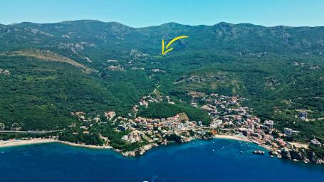 Neurbanizovano zemljište od 1088 m² sa panoramskim pogledom na more u Kuljačama, Budva