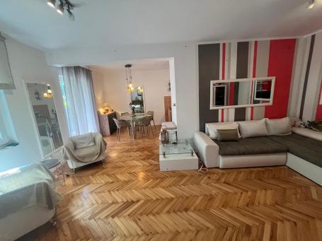 Prostran dvosoban stan 125m2 sa dvorištem i tri velike terase – Babin Do, Budva (izdavanje na duzi p
