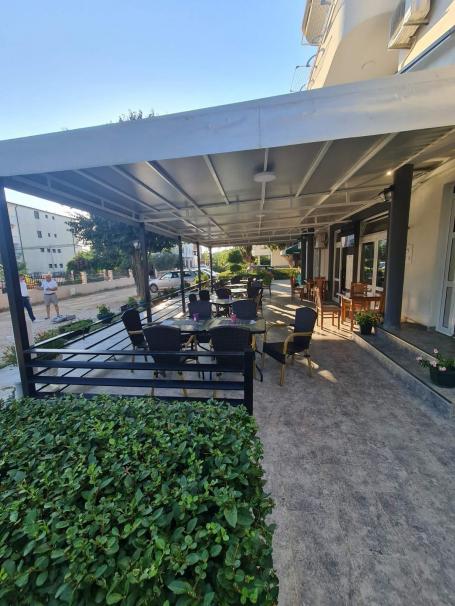 Kompletno opremljen apartmanski objekat 920 m² sa apartmanima i restoranom – Donji Štoj, Ulcinj