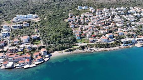 Ekskluzivno zemljište na prvoj liniji do mora u Krašićima – 22.000 m²