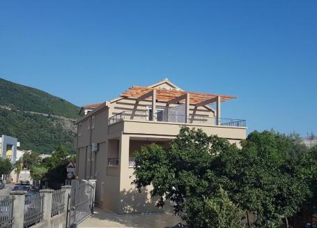 Trospratna kuća 498m² sa placem 714m² na atraktivnoj lokaciji u Budvi – Babilonija