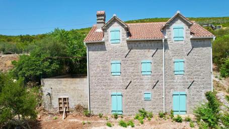 Autentična kamena kuća 138 m² na placu 566 m²– Zagora, Kotor