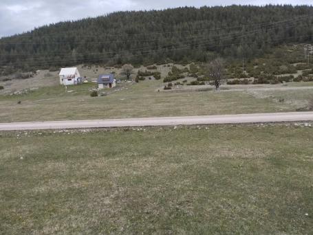 Plac 1.400 m² sa pristupom struji i vodi – Njegovuđa, Žabljak
