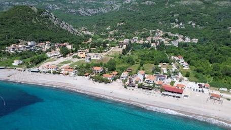 Plac 1450 m² na prvoj liniji mora – Buljarica