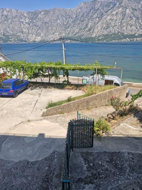 Prodaja – Stan 55 m² + studio 30 m² sa pogledom na more, velikim terasama i 3 parking mesta | Prva l