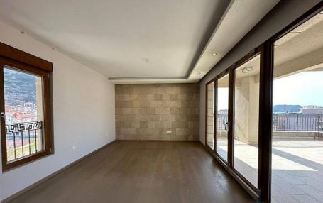 Prodaja penthausa 140 m² sa panoramskim pogledom na more – Garaža i parking, Velji Vinogradi, Budva