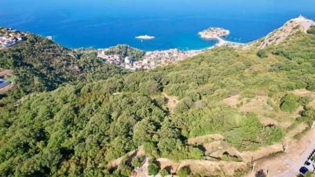 Urbanizovan plac 1530m2 sa panoramskim pogledom na more – Blizikuće, Budva