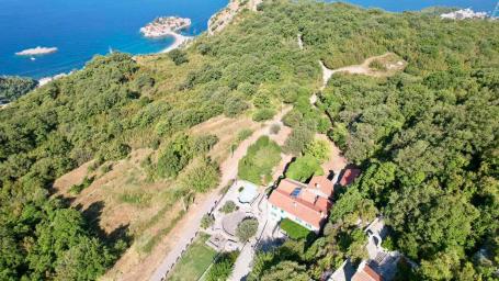 Urbanizovan plac 7000m2 sa panoramskim pogledom na more – Blizikuće, Budva