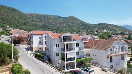 Na prodaju ekskluzivna dvospratna kuća 590m² sa panoramskim pogledom na more – Tivat, Mažina