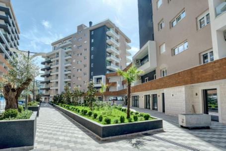 Potpuno opremljen poslovni prostor 69m² sa terasom – Old Bakery Budva
