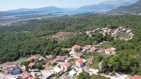 Urbanizovano zemljište 7.700 m² sa mogućnošću gradnje 4.652 m² – Kavač, Kotor