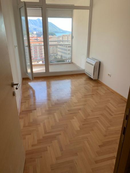 Na prodaju dvosoban stan 56 m² sa pogledom na more – Budva, Dubovica