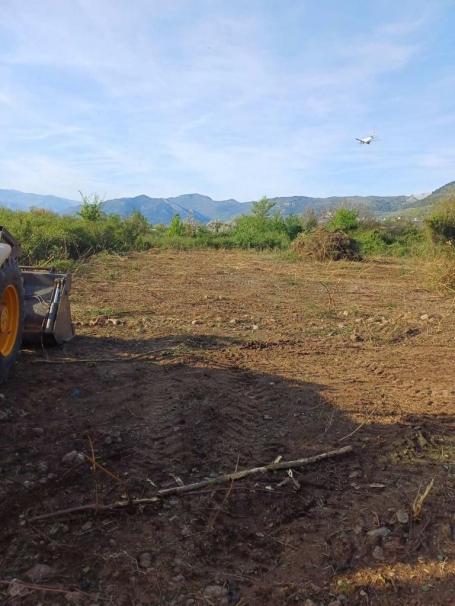 Prodaja urbanizovanog zemljišta 2.400 m² sa mogućnošću gradnje 2.000 m² – Radanovići, Kotor