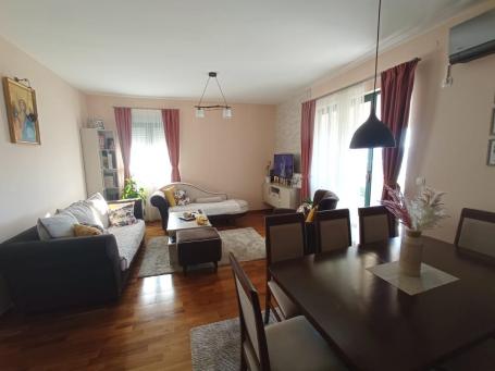 Prodaja trosobnog stana 101 m² sa panoramskim pogledom na more – Kotor