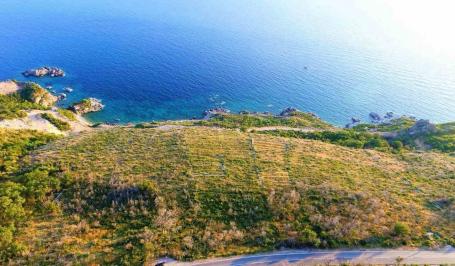 Prodaja atraktivnog zemljišta 8.000 m² na litici mora – Skočiđevojka, Reževići