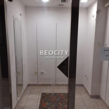 Stari grad, Knez Mihailova, Kneza Mihaila, 0.5, 8m2, 30000EUR Lokal u TC Milenijum