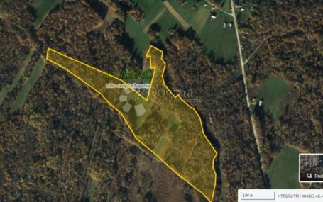 Veliko poljoprivredno zemljište i ostaci kuće kraj Gospića