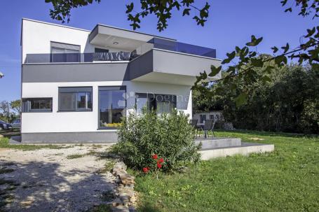 Moderna samostojeća obiteljska kuća izgrađena 2022. godine