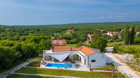 NEW HOUSE WITH SWIMMING POOL, COMPLETE PRIVACY - CLOSE TO ROVINJ
