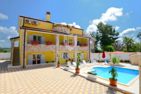 Poreč, okolica, višestambena vila s bazenom!