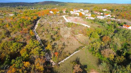 Labin, građevinsko zemljište na lijepoj lokaciji u predgrađu 