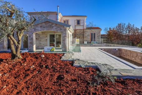 Poreč, okolica, Novogradnja s bazenom i pogledom na more!