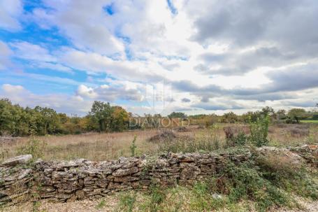 Marčana, okolica, zemljište na kraju građevinske zone