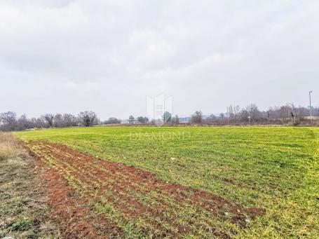 Građevinsko zemljište poslovne namjene u okolici Barbana! 