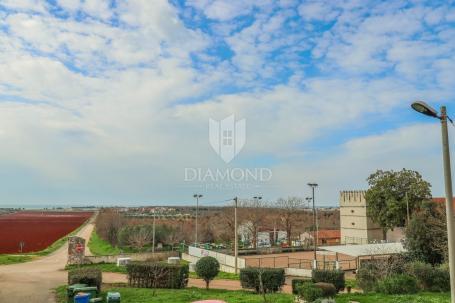 Umag, okolica-  Dvoetažni stan s pogledom na more !