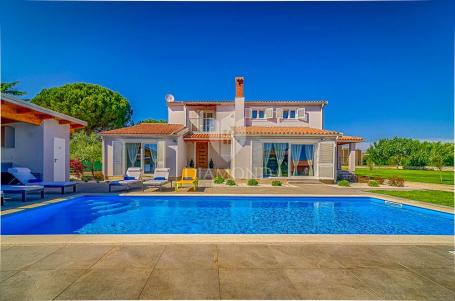 Fažana, Umgebung, moderne Villa mit großem Garten!