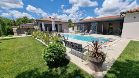 Labin, ein schönes einstöckiges Haus mit Swimmingpool