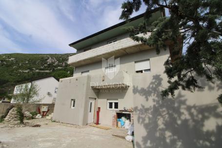 Labin, okolica, kuća za adaptaciju u blizini mora