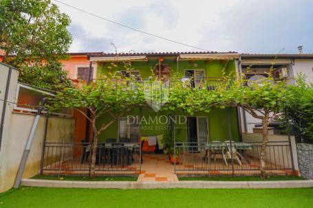 Haus mit 3 Wohnungen in der Nähe des Stadtzentrums und der Strände