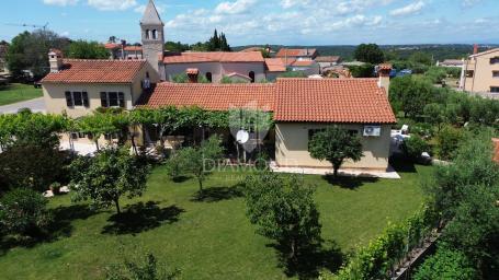 Marčana, šarmantna kuća sa dva stana u blizini mora