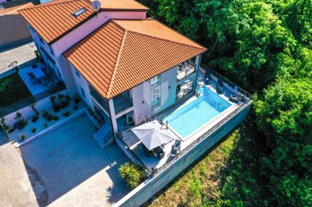 Poreč, okolica, moderna dvojna kuća sa bazenom 