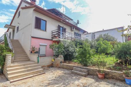 Etage eines Hauses mit zwei Wohnungen in toller Lage in Pula!