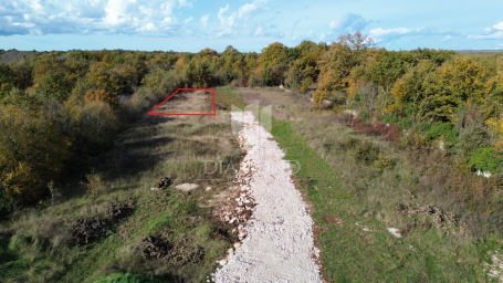 Svetvinčenat, odlično zemljište na mirnoj lokaciji 