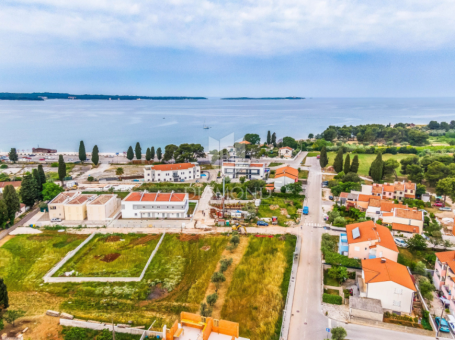 Građevinsko zemljište s projektom, 300 m od mora, Fažana! 