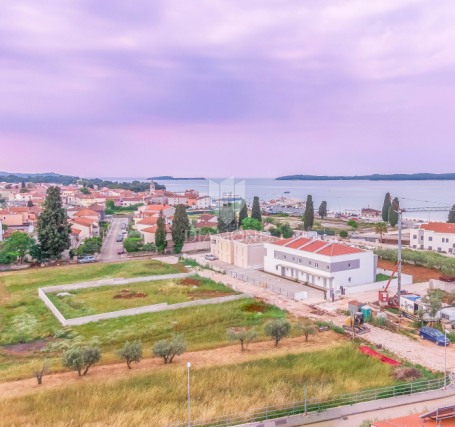 Građevinsko zemljište s idejnim projektom tik do mora, Fažana! 