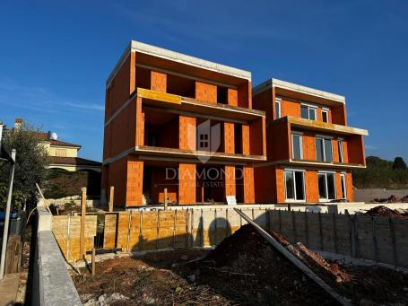 Poreč, okolica, dvojna kuća s bazenom i pogledom na more