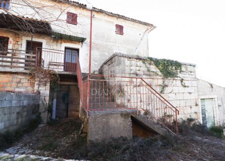 Višnjan, okolica – kamena istarska kuća 