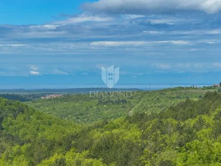 Istra, Grožnjan, zemljište s panoramskim pogledom na more!