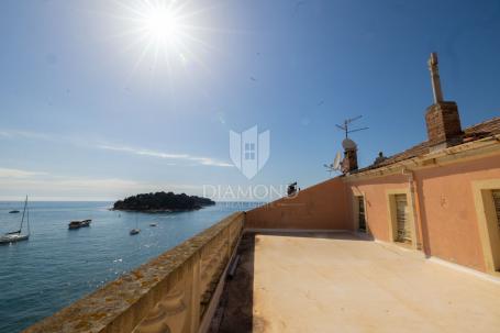 SNIŽENO! Rovinj, stan s impozantnim pogledom na more i terasom