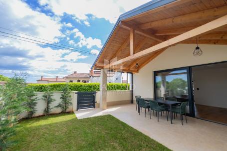 Rovinj, Umgebung, neues Haus mit Terrasse und Garten