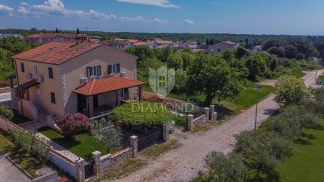 Istra, Umag, okolica- prekasna kuća s bazenom blizu mora !