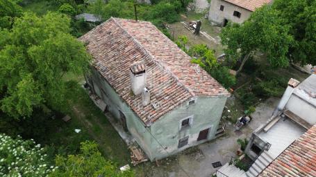 STARA AUTOHTONA KUĆA ZA KOMPLETNU RENOVACIJU